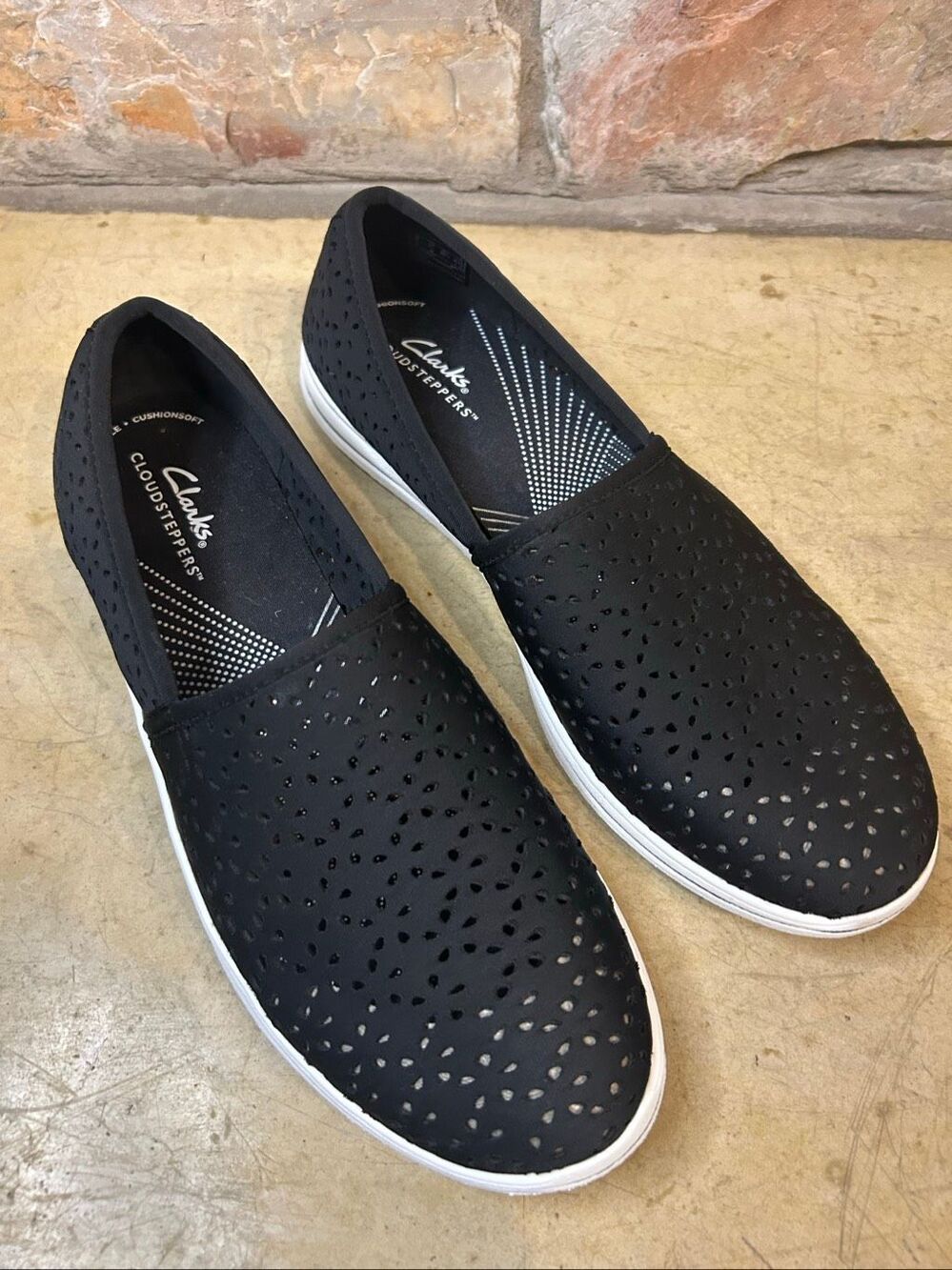 Clarks Cloudsteppers Black Laser Cutout Slip On Comfort Shoes Women Size 8.5M